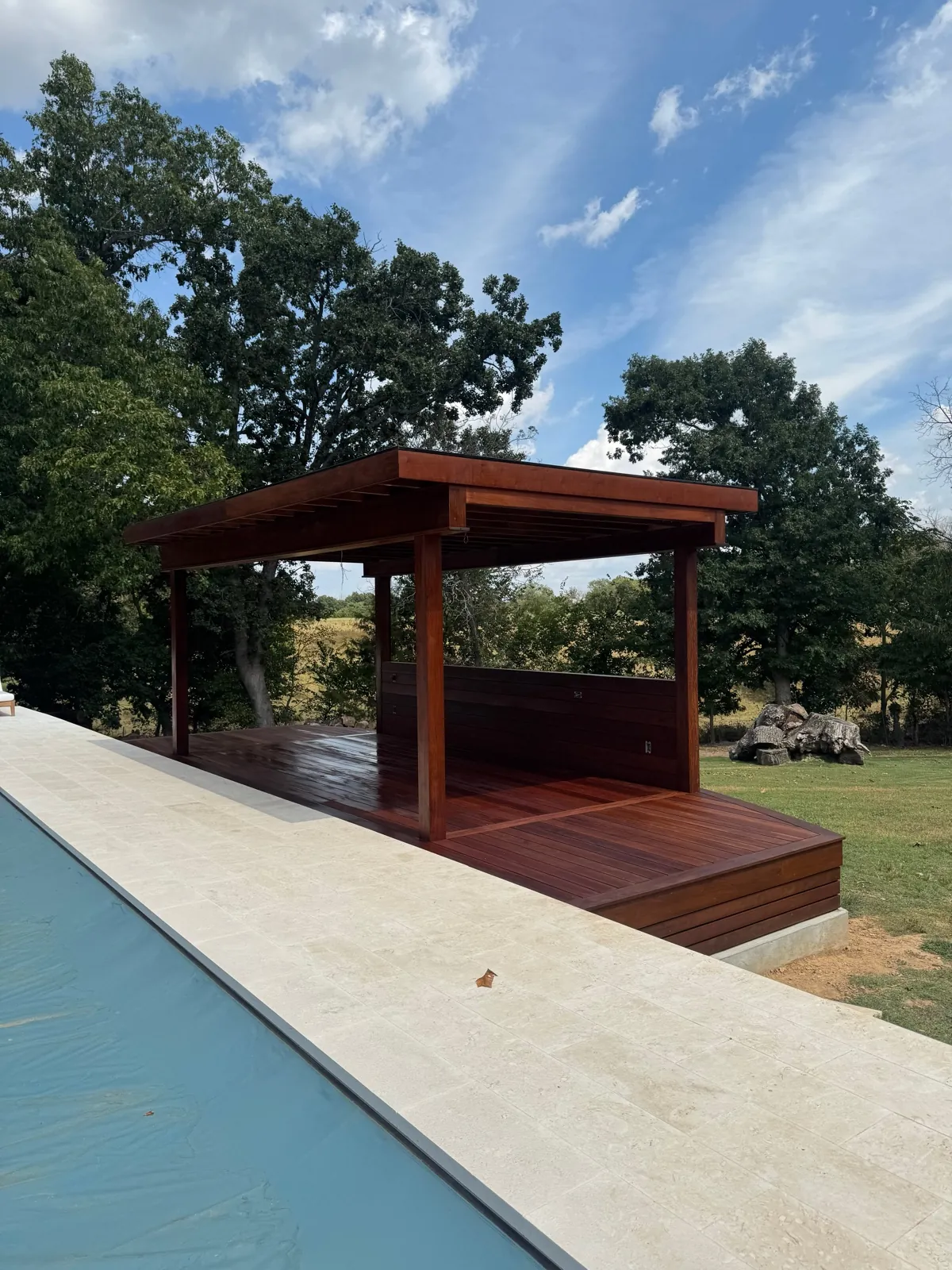 Ipe pergola deck beside a pool